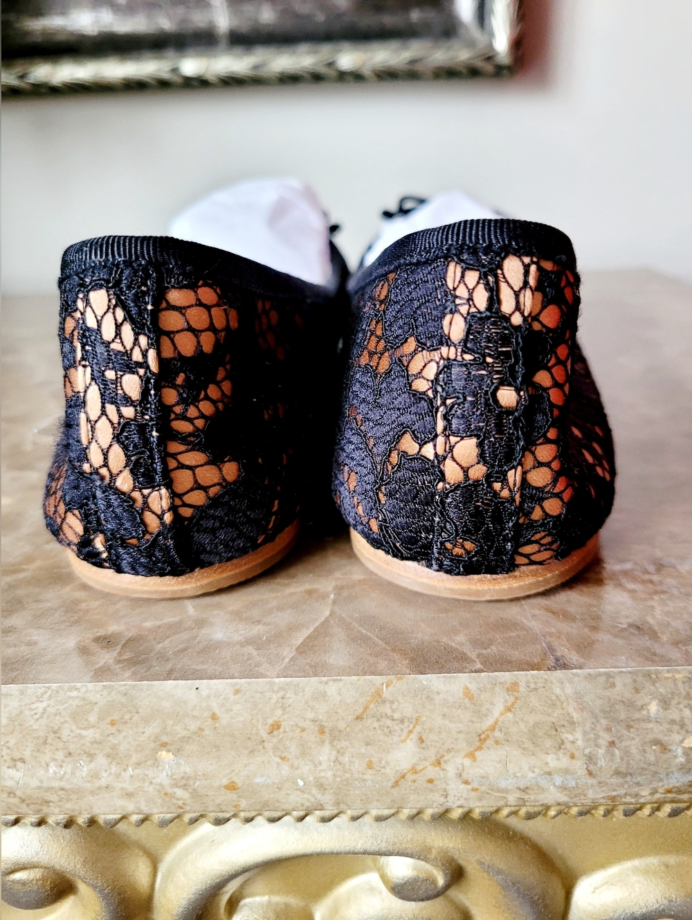 Tory Burch Chelsea Black/Nude Lace Ballet Flats with Gold Logo Charm US 9 NEW - Picture 8 of 16